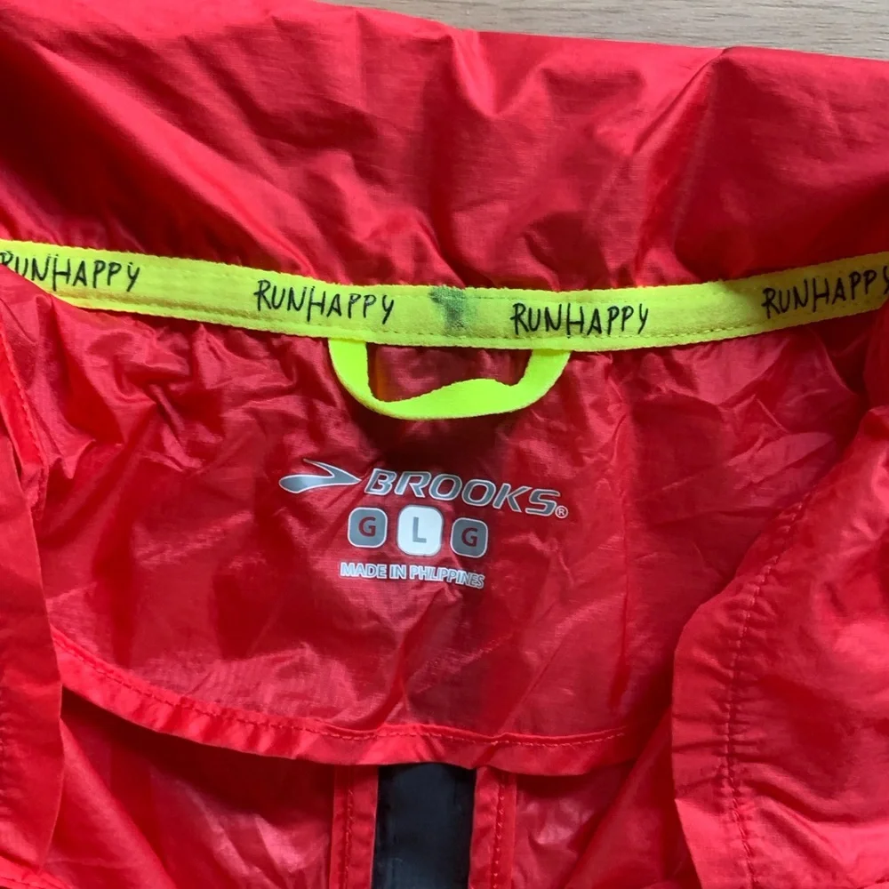Brooks Run Happy Lightweight Windproof Water Resistant Packable Running Jacket_5
